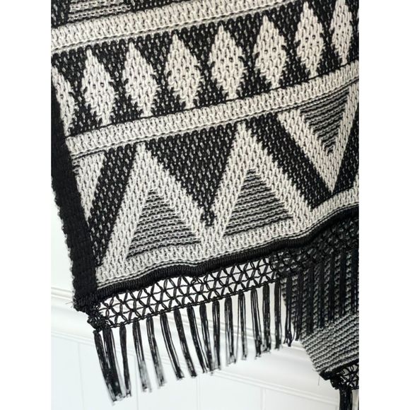 Sam Edelman Boho Southwestern Knit Sweater Poncho Size Small Oversized E111 - Picture 9 of 16